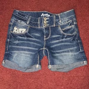 Amethyst Jean Shorts. Size 3.